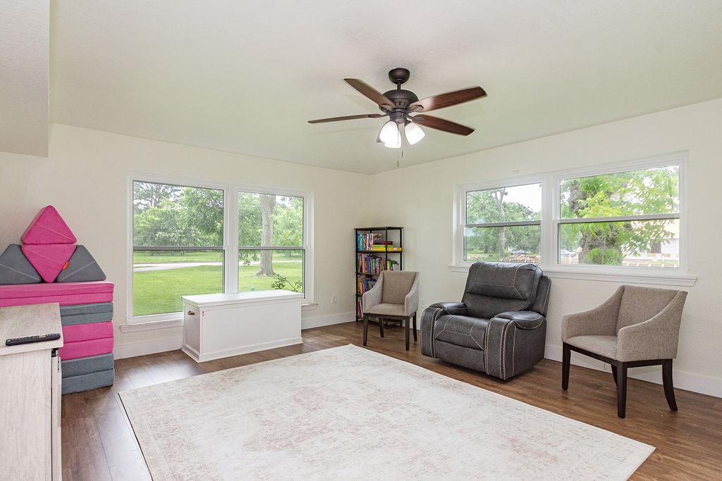 1055 South Anderson Street Angleton, TX 77515 - Photo 4 of 23