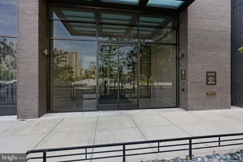 $1,380,000 | 1781 North Pierce Street, Unit 501, Arlington, VA 22209