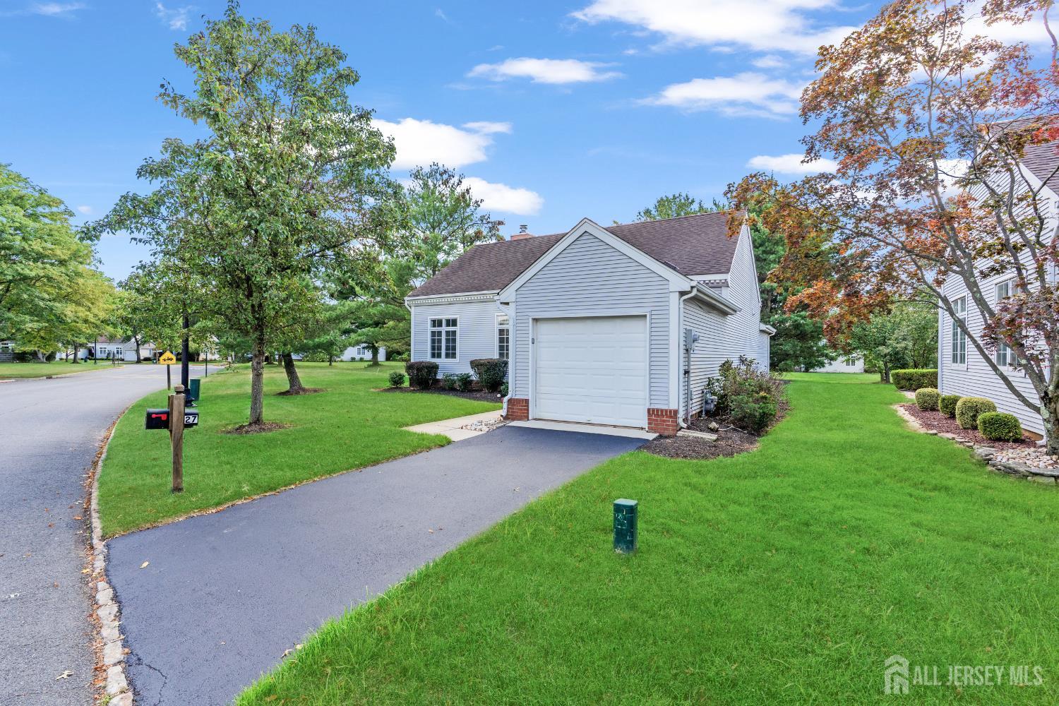 27 Winthrop Road Monroe Township, NJ 08831 - Photo 5 of 53 Gallery Image 5