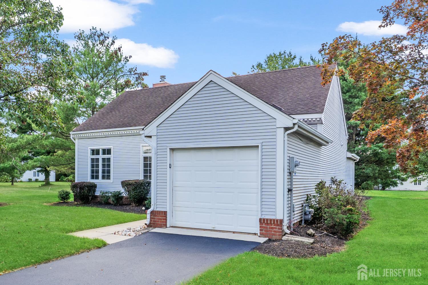 27 Winthrop Road Monroe Township, NJ 08831 - Photo 6 of 53 Gallery Image 6