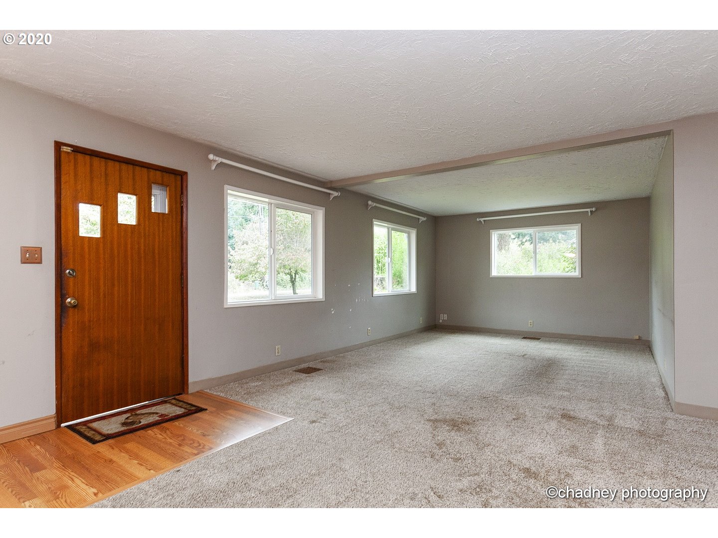 33833 Southeast Hurlburt Road Corbett, OR 97019 - Photo 6 of 32 a view of an empty room and window