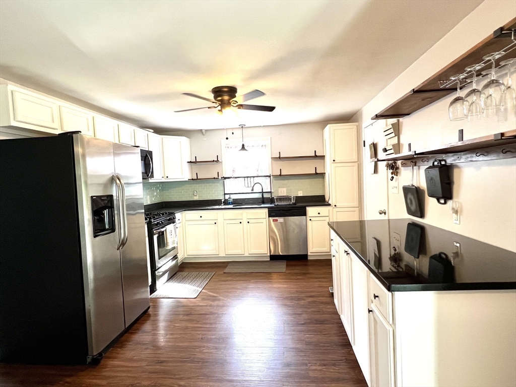 16 Ridge Avenue Lynn, MA 01905 - Photo 10 of 28