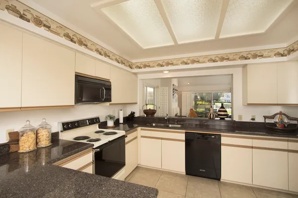 $590,000 | 794 Montana Vista Drive, Palm Desert, CA 92211