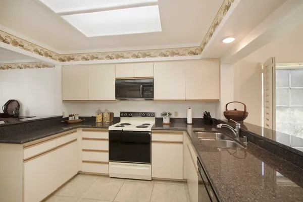 $590,000 | 794 Montana Vista Drive, Palm Desert, CA 92211