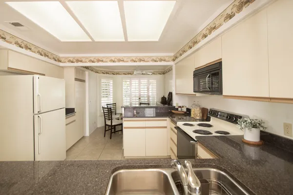 $590,000 | 794 Montana Vista Drive, Palm Desert, CA 92211