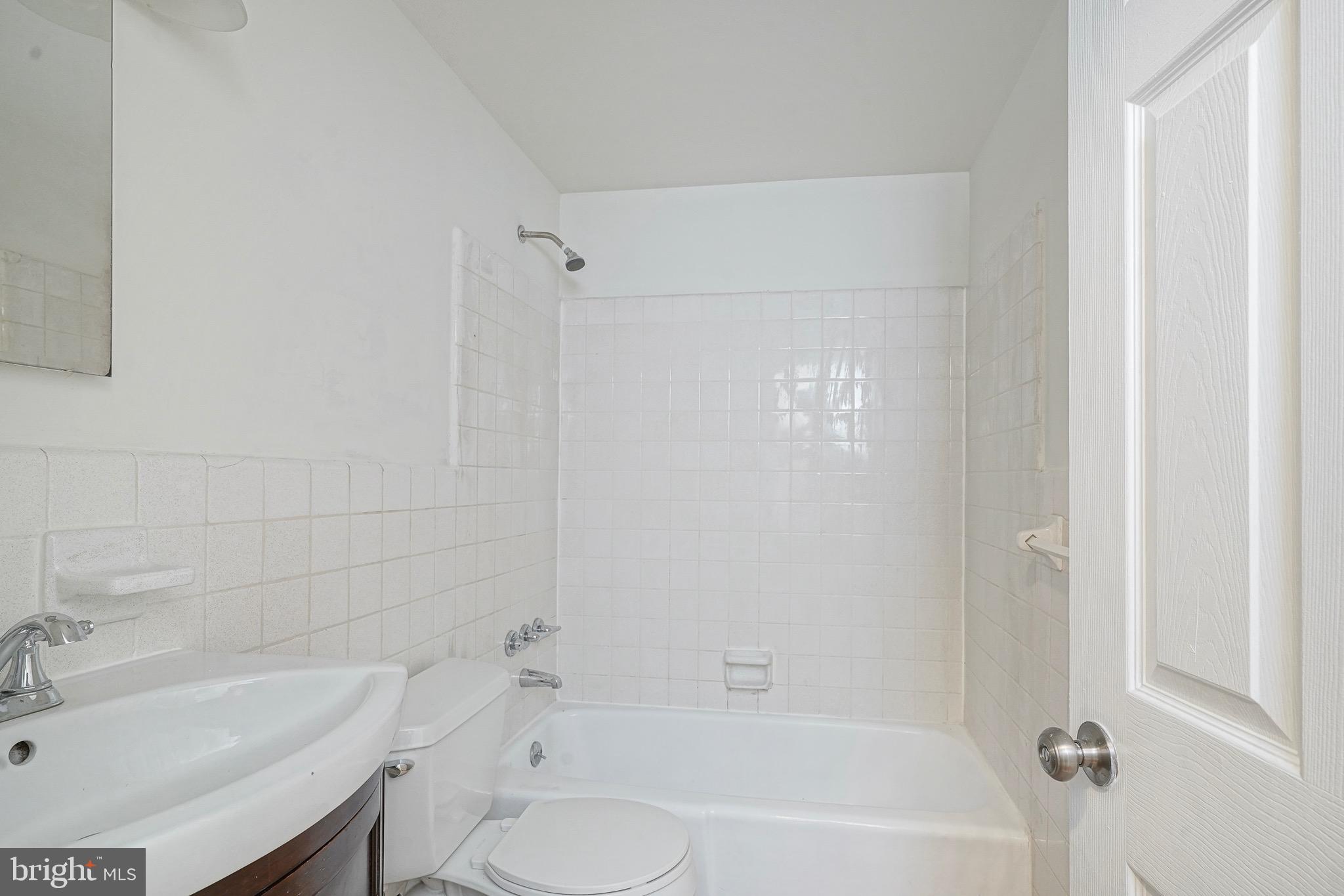 502 Pomona Road Cinnaminson, NJ 08077 - Photo 13 of 34 a bathroom with a bathtub shower sink vanity and toilet