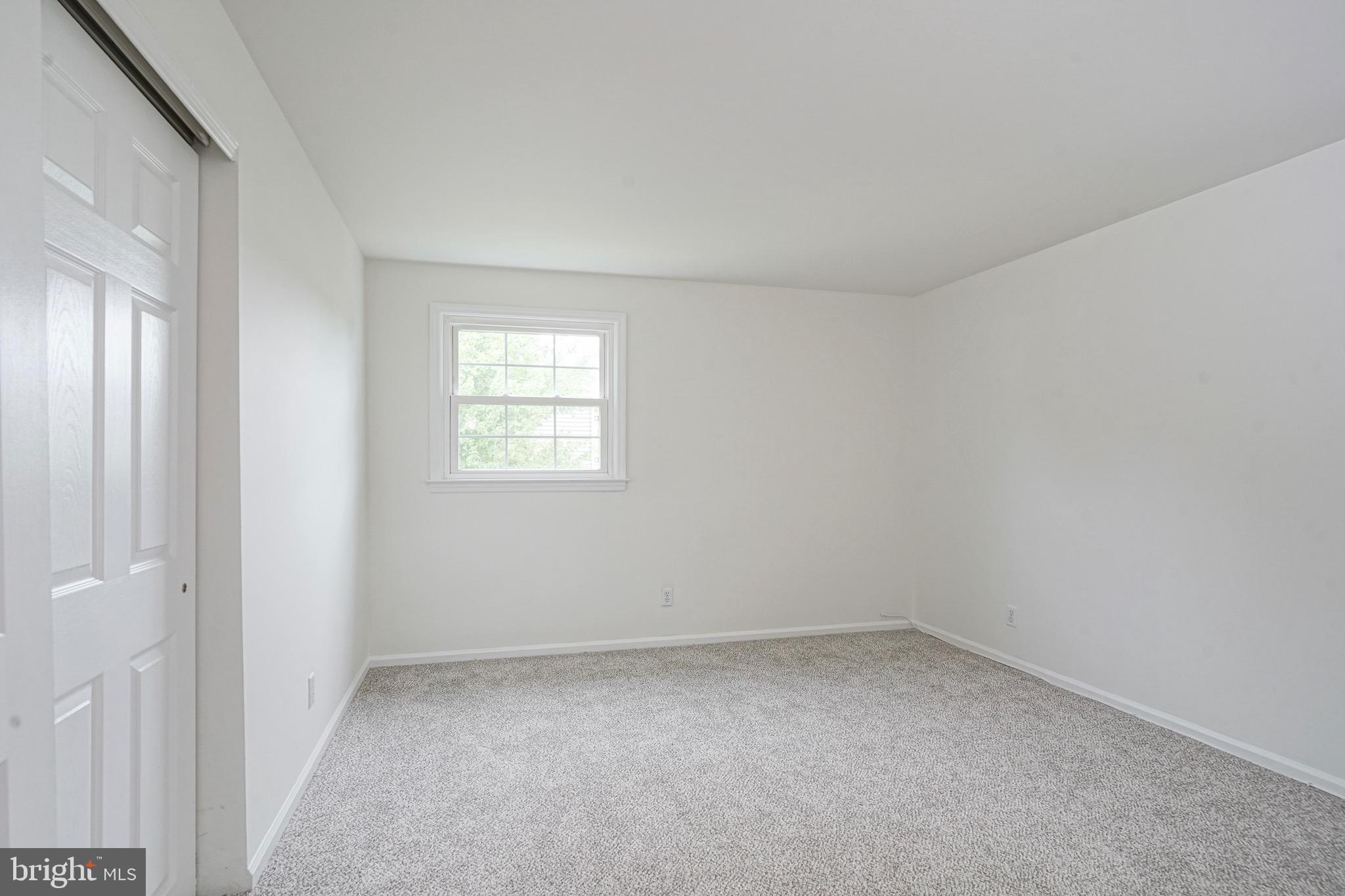 502 Pomona Road Cinnaminson, NJ 08077 - Photo 14 of 34 an empty room with a window