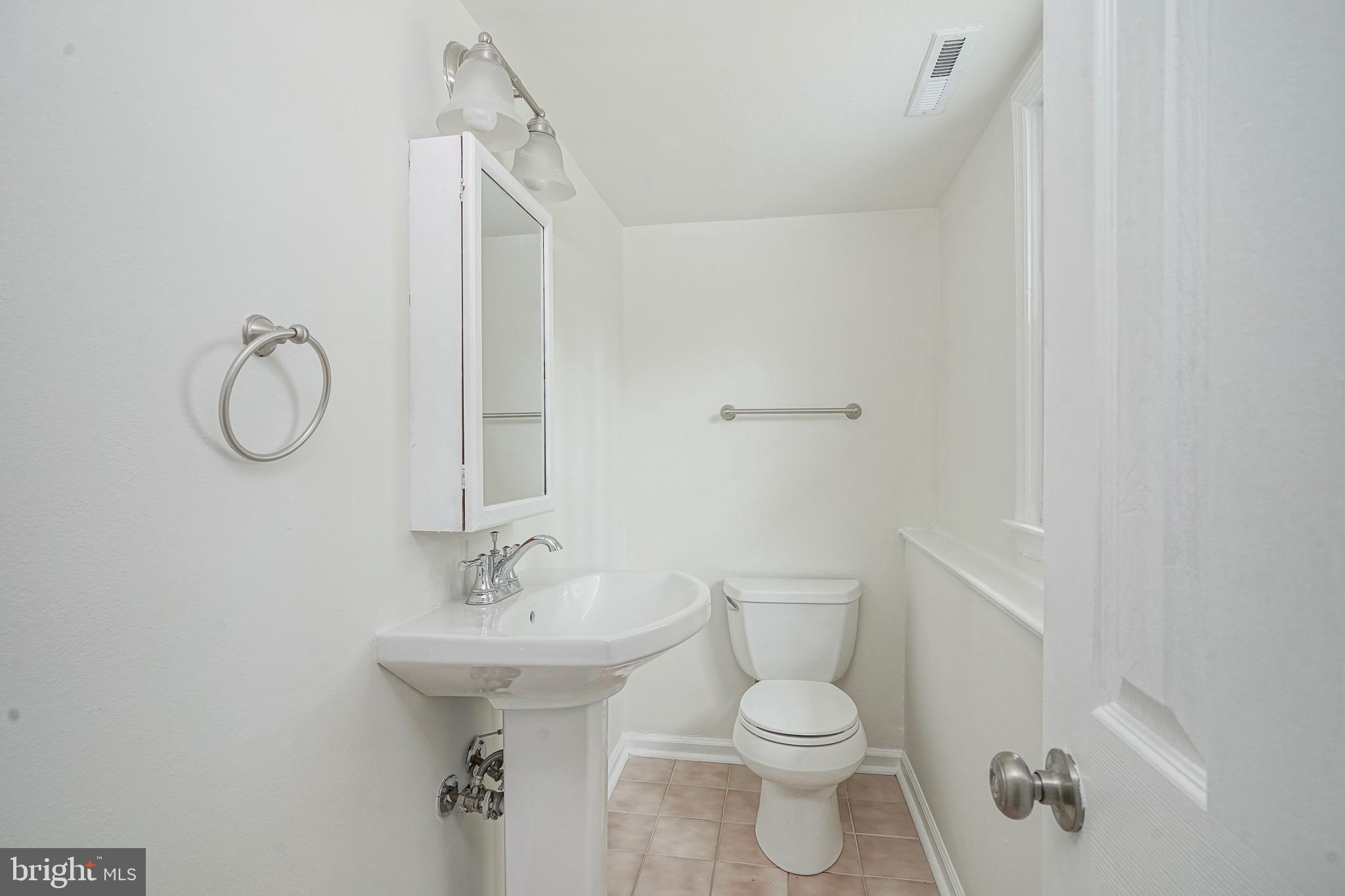 502 Pomona Road Cinnaminson, NJ 08077 - Photo 19 of 34 a bathroom with a sink toilet and shower