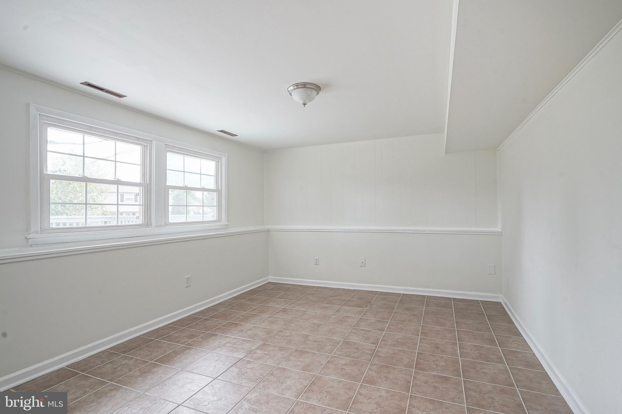 502 Pomona Road Cinnaminson, NJ 08077 - Photo 28 of 34 an empty room with a window