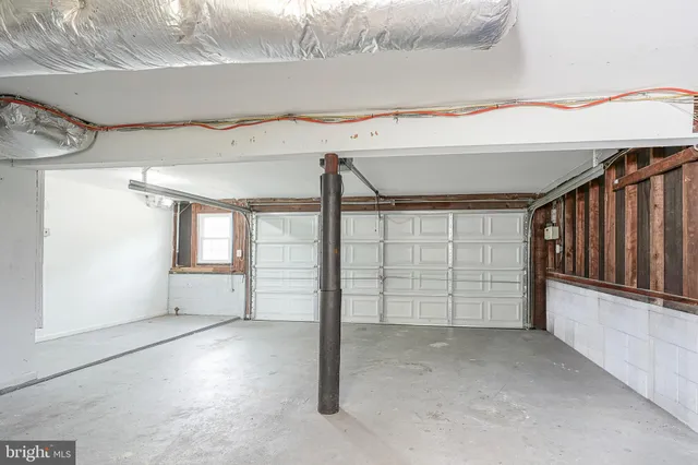 a view of a garage