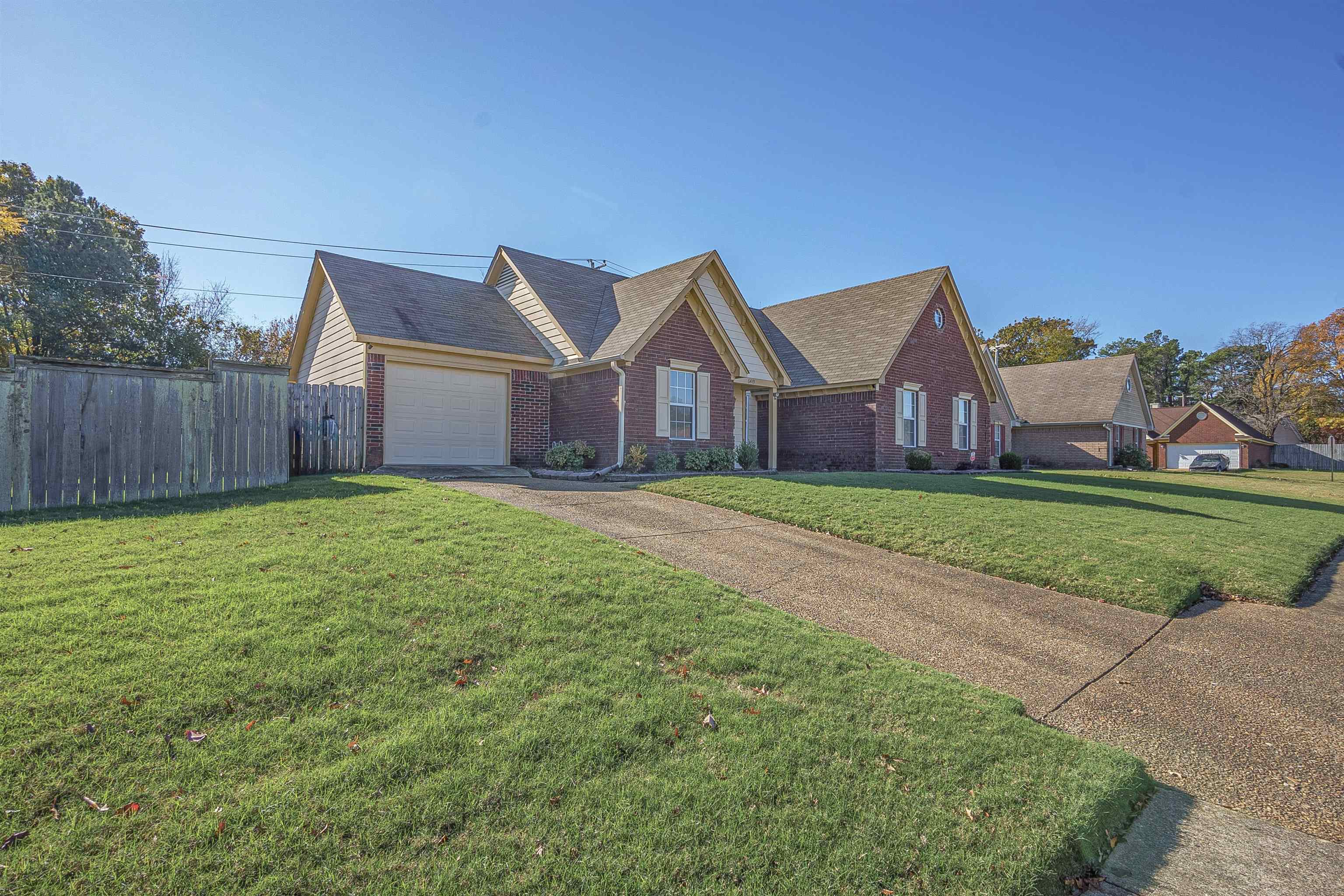 6419 Ragan Farm Drive Memphis, TN 38141 - Photo 3 of 27 View of front of property featuring a garage and a front yard