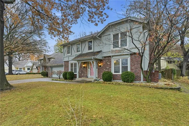 $449,500 | 7917 Westgate Drive, Lenexa, KS 66215
