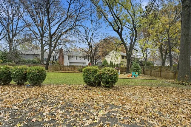 $449,500 | 7917 Westgate Drive, Lenexa, KS 66215