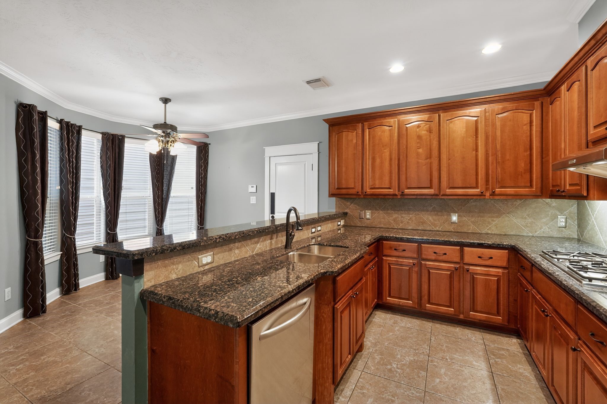 2636 Couch Street Houston, TX 77008 - Photo 12 of 36