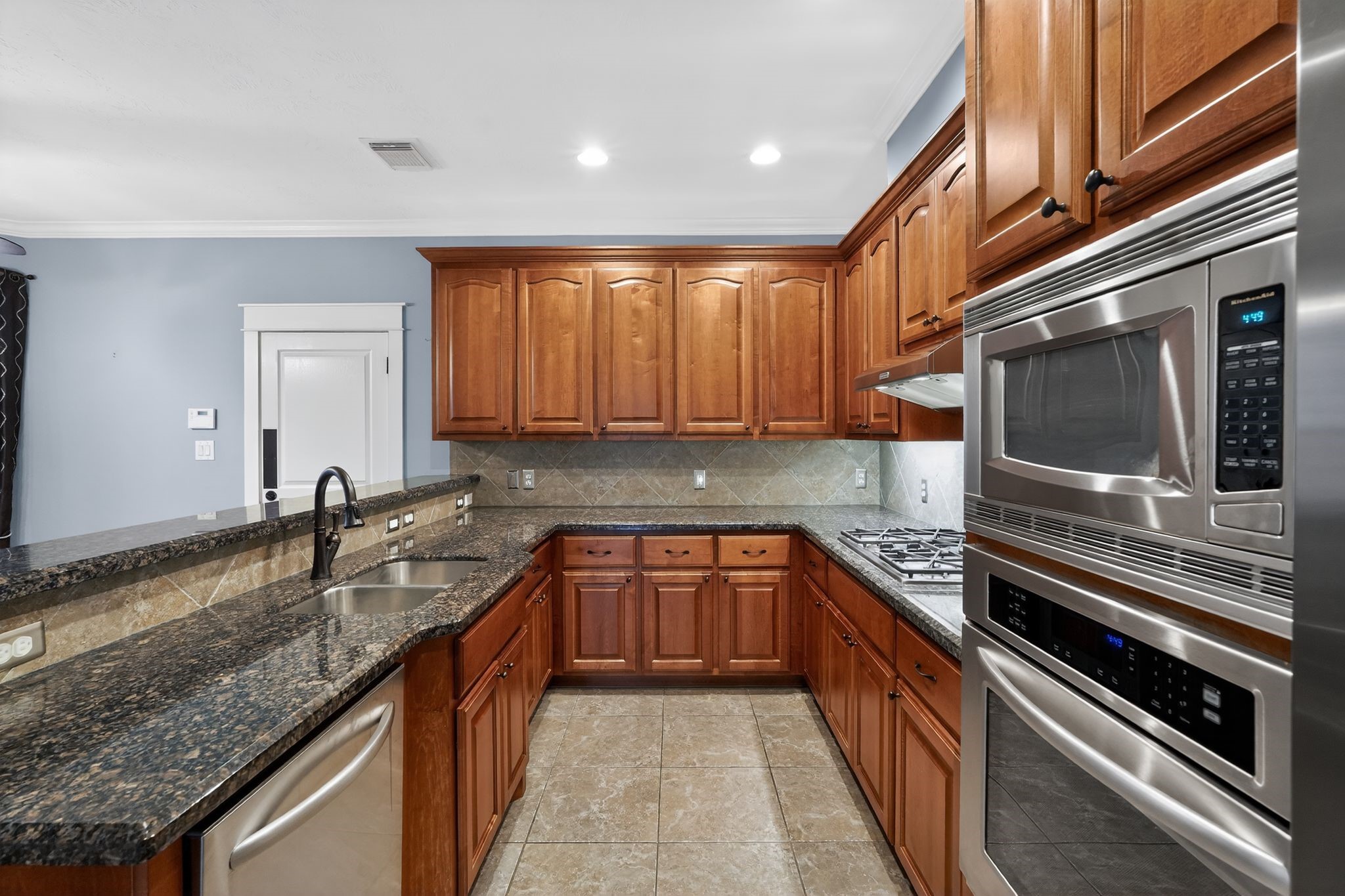 2636 Couch Street Houston, TX 77008 - Photo 17 of 36