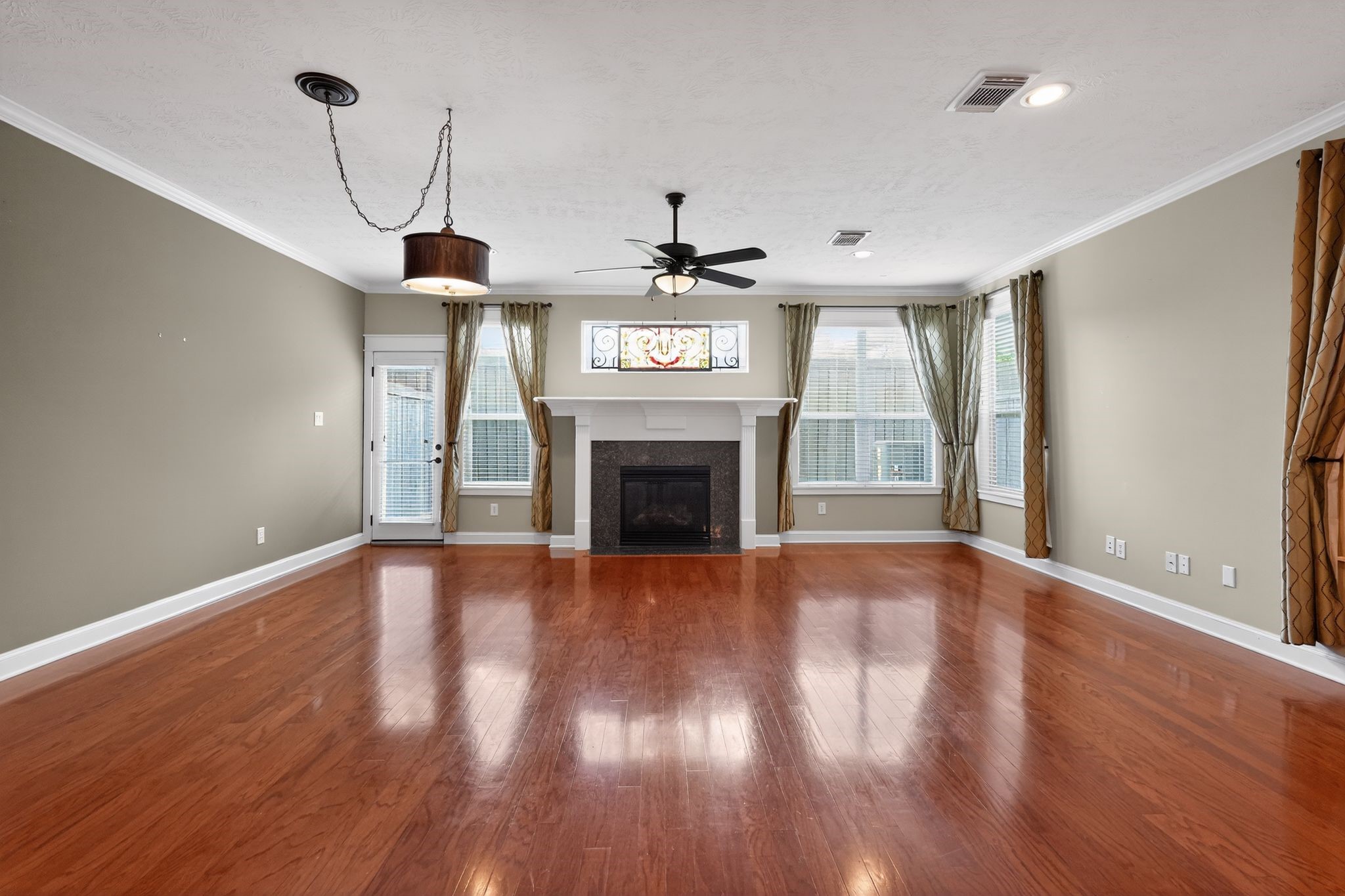 2636 Couch Street Houston, TX 77008 - Photo 8 of 36