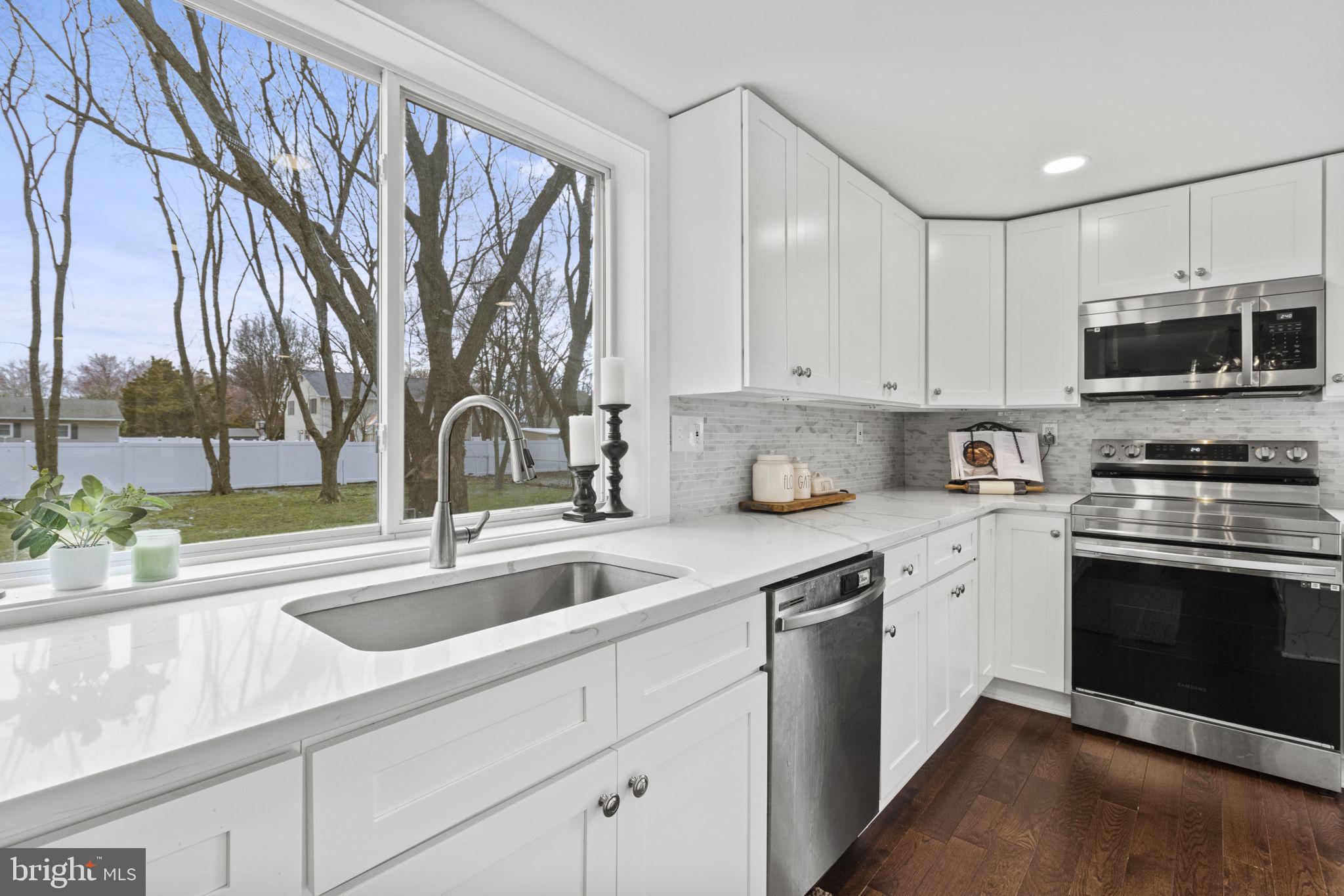 325 Utah Road Stevensville, MD 21666 - Photo 8 of 32 Tons of cabinet and counter space