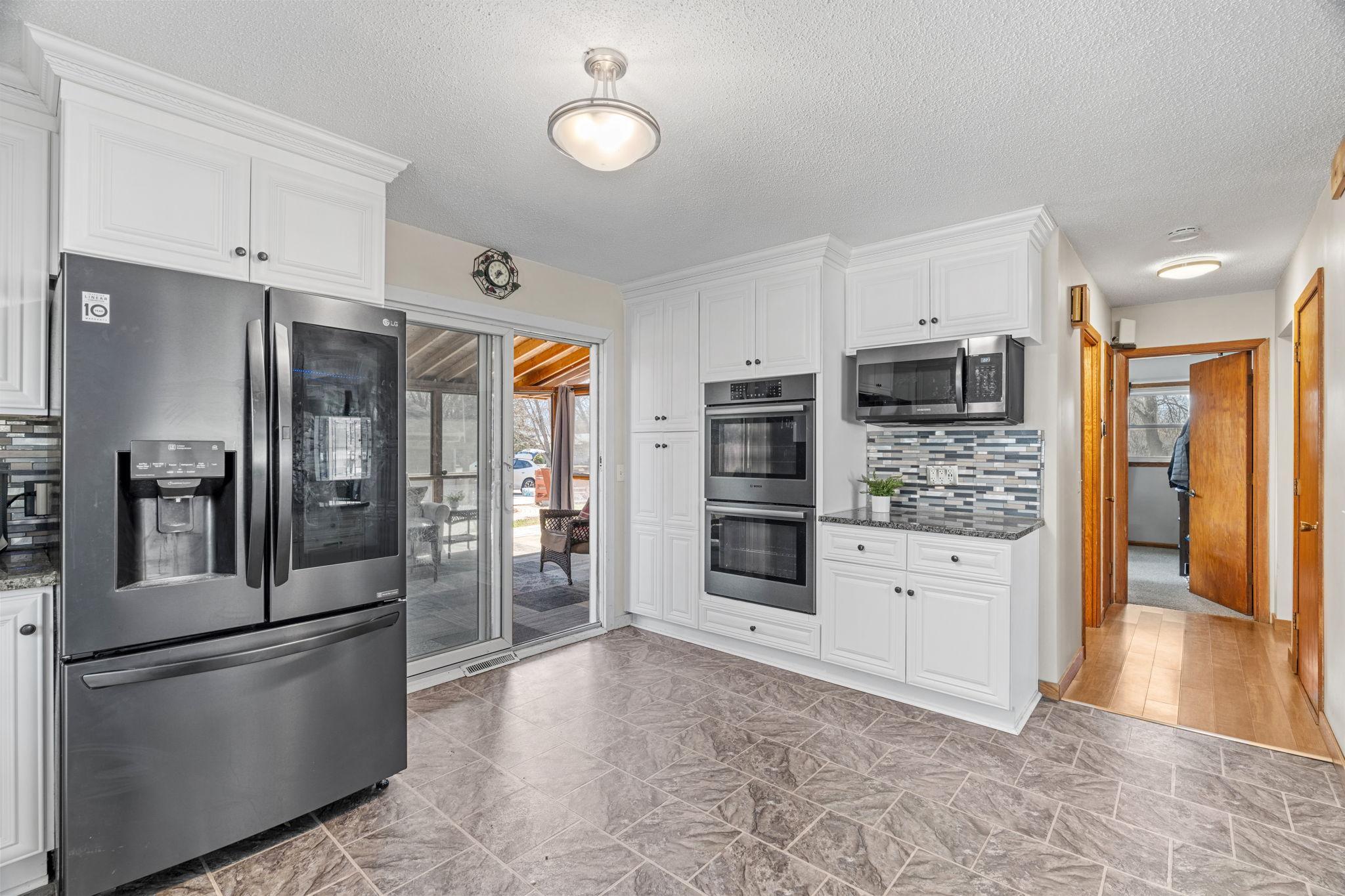 2476 Ridge Lane St. Paul, MN 55112 - Photo 11 of 41