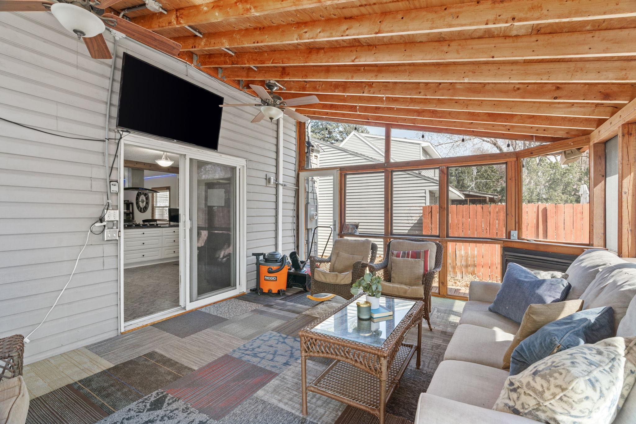 2476 Ridge Lane St. Paul, MN 55112 - Photo 17 of 41