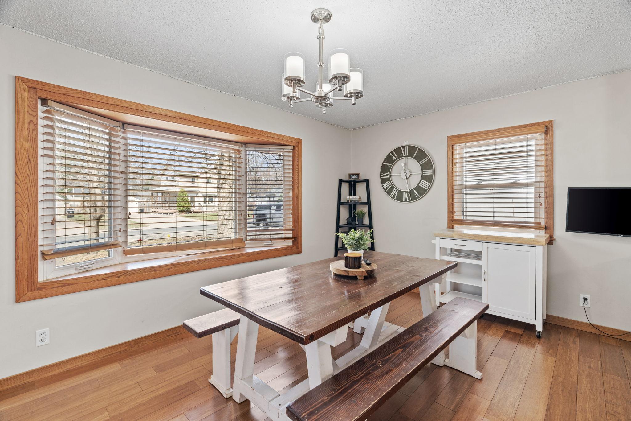 2476 Ridge Lane St. Paul, MN 55112 - Photo 5 of 41