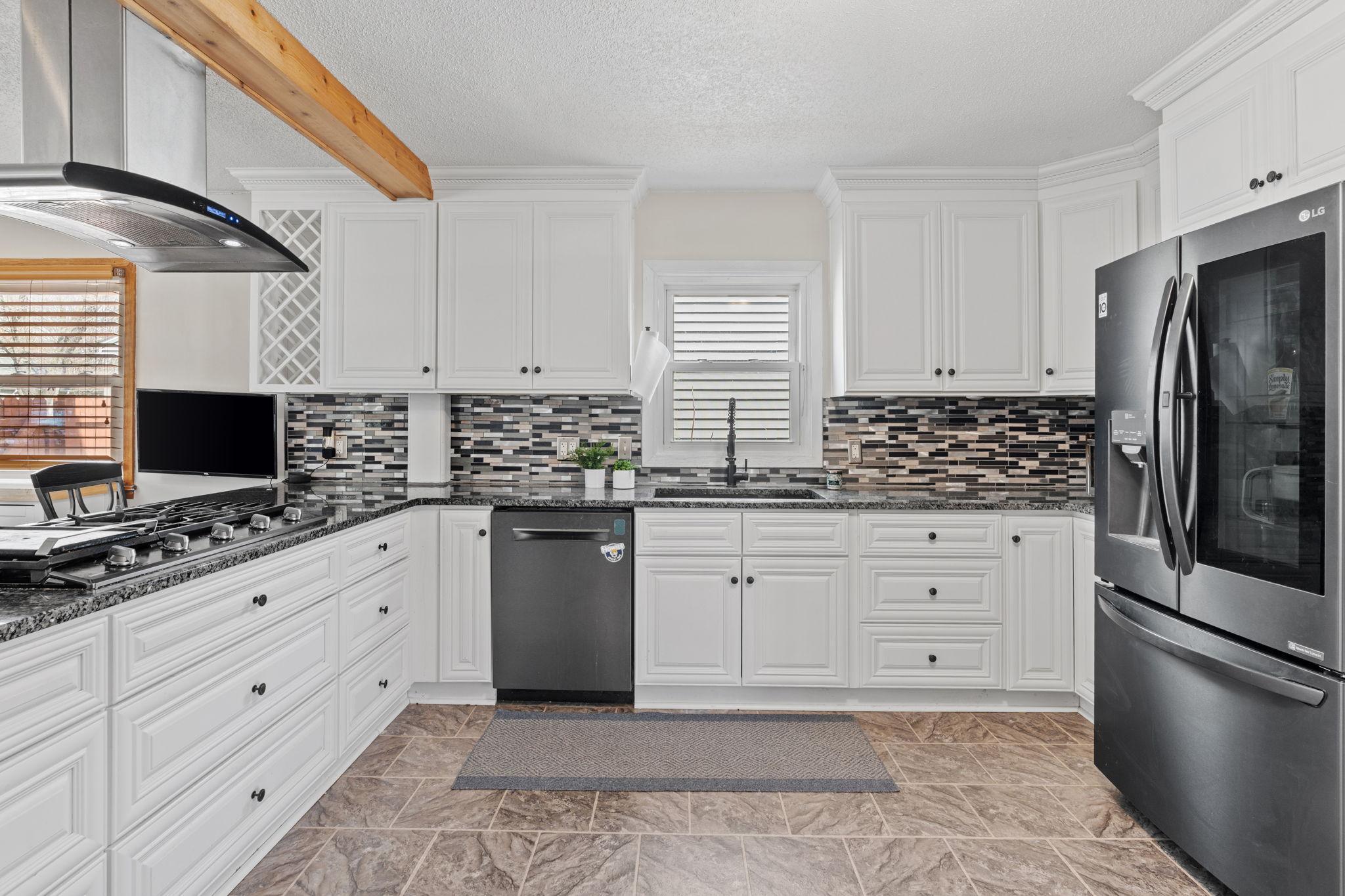 2476 Ridge Lane St. Paul, MN 55112 - Photo 8 of 41