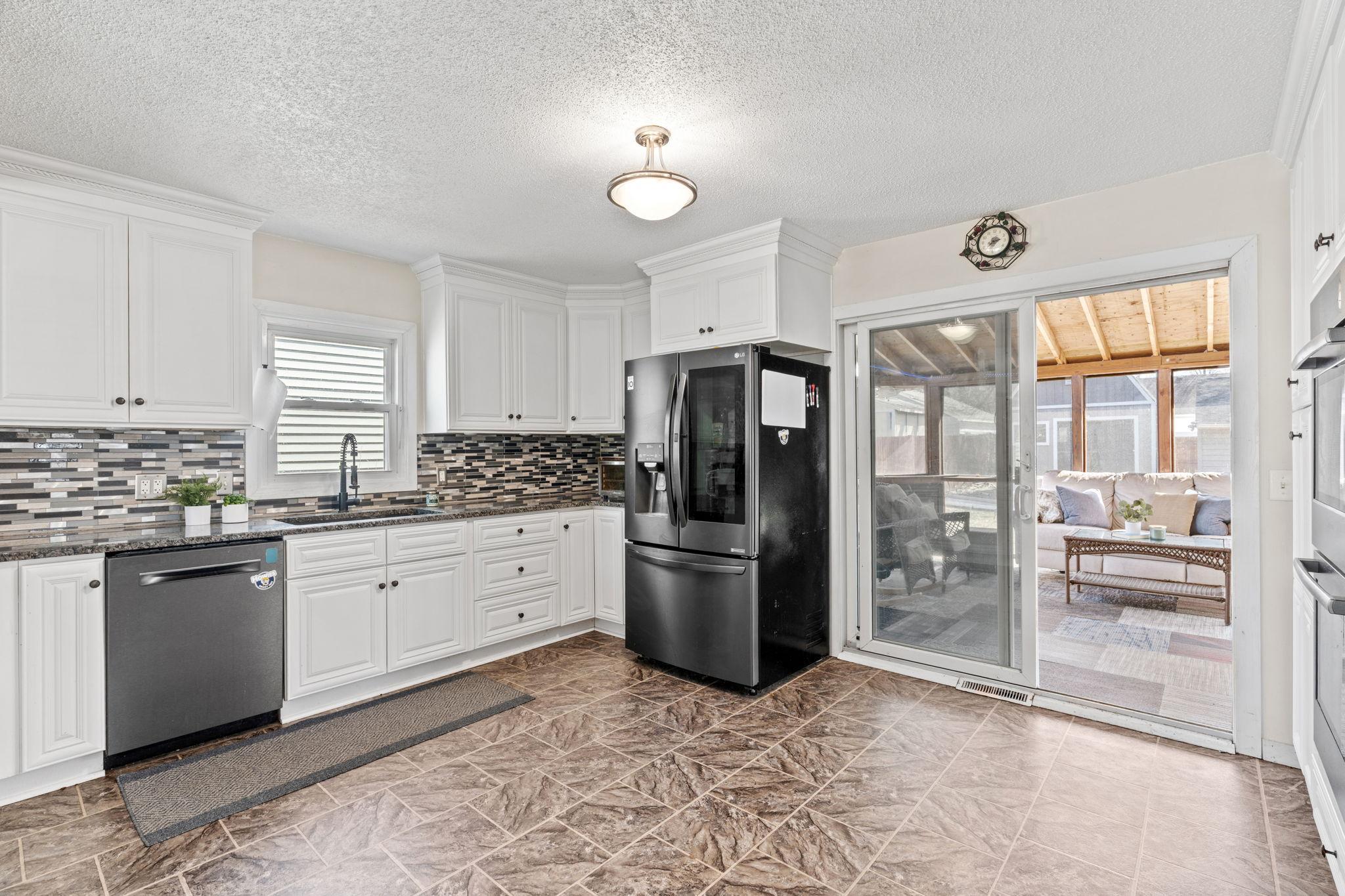 2476 Ridge Lane St. Paul, MN 55112 - Photo 10 of 41