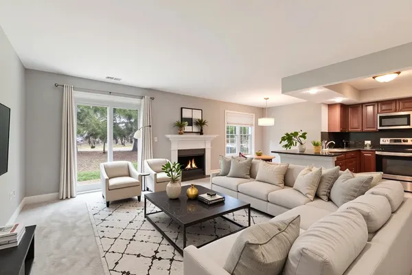 $2,400 | 43 Foxcroft Road, Unit 43127, Naperville, IL 60565