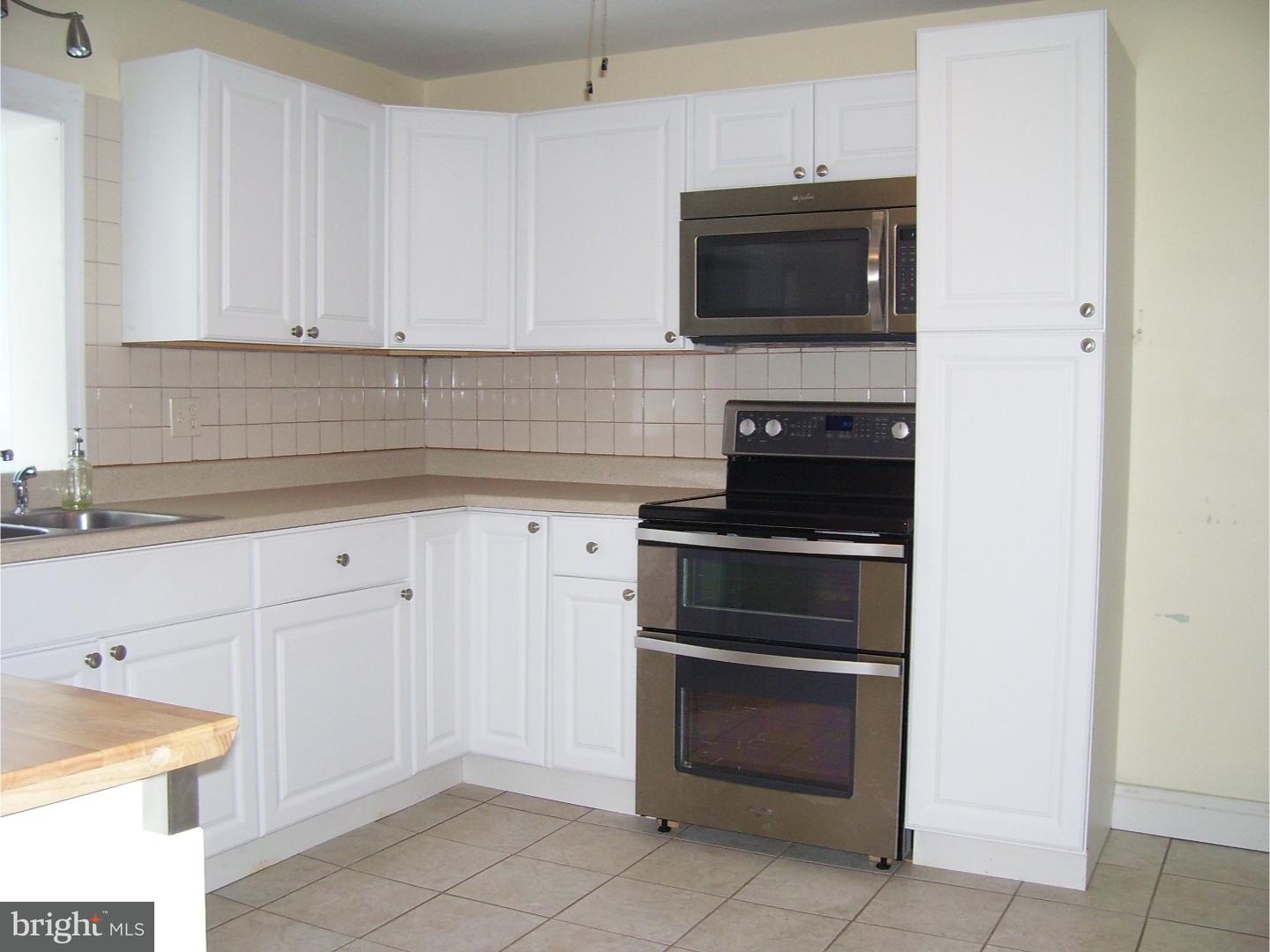 1031 Cherry Tree Road Aston, PA 19014 - Photo 3 of 25