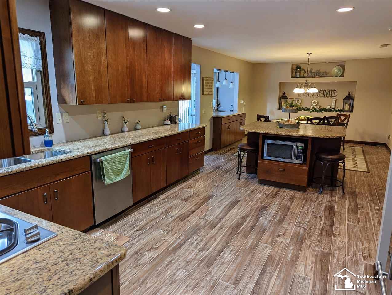 40457 Willis Road Belleville, MI 48111 - Photo 11 of 60 50060864-10.JPG