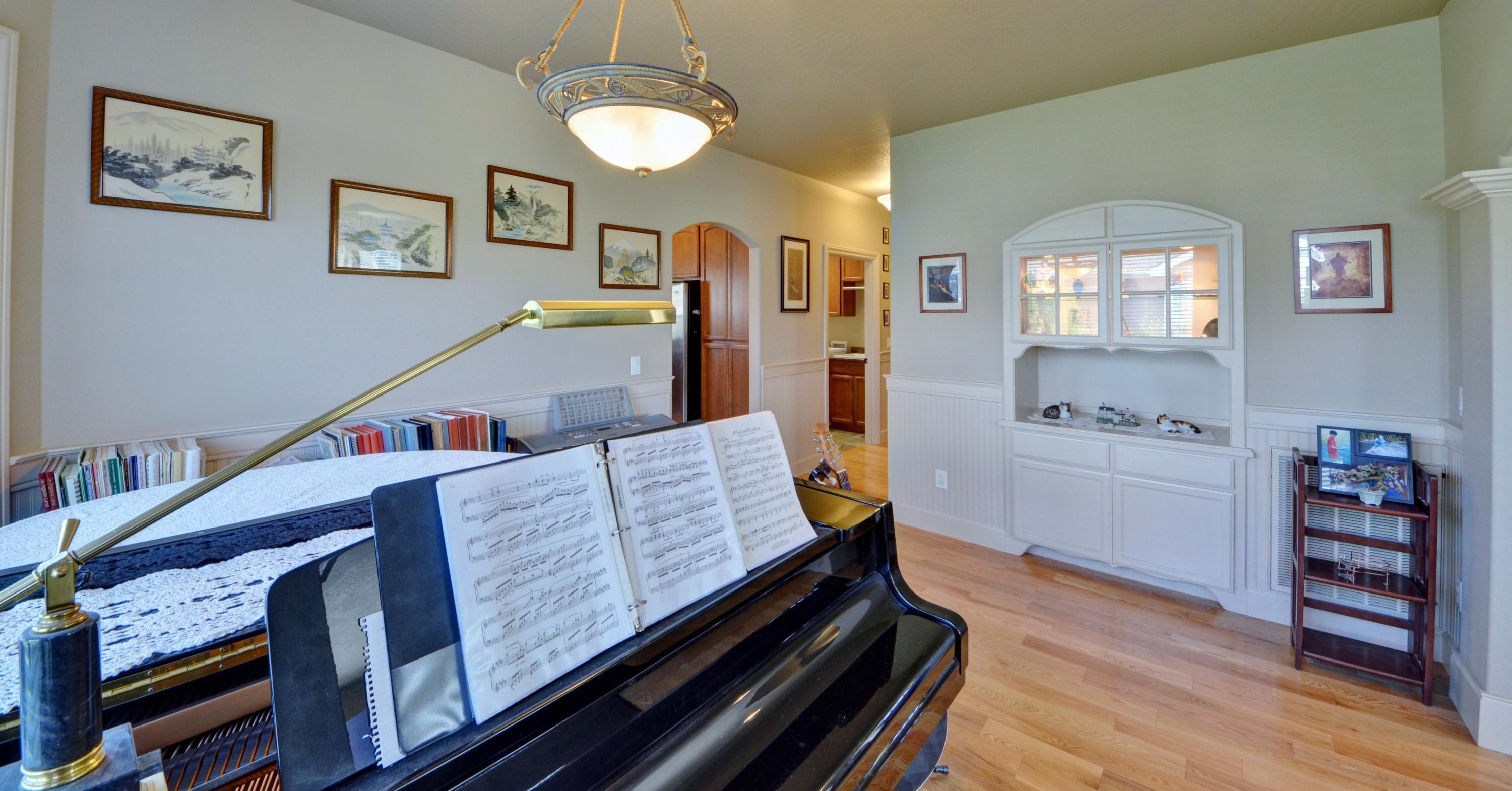 920 Buck Point Street Central Point, OR 97502 - Photo 19 of 40 050