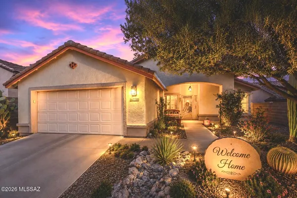 $425,000 | 2550 West Tom Watson Drive, Tucson, AZ 85742