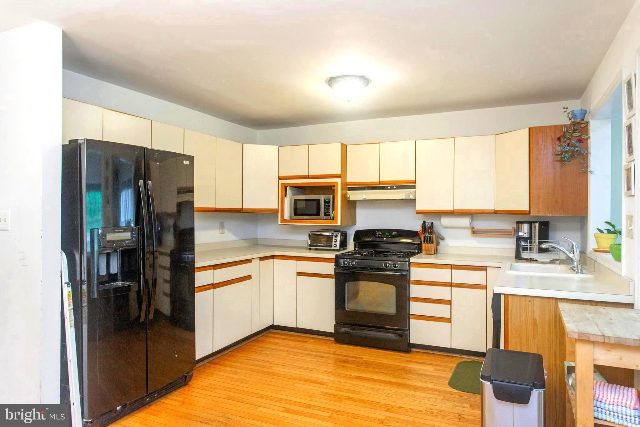 345 Golf Hills Road Havertown, PA 19083 - Photo 13 of 41 Kitchen with Gas Stove