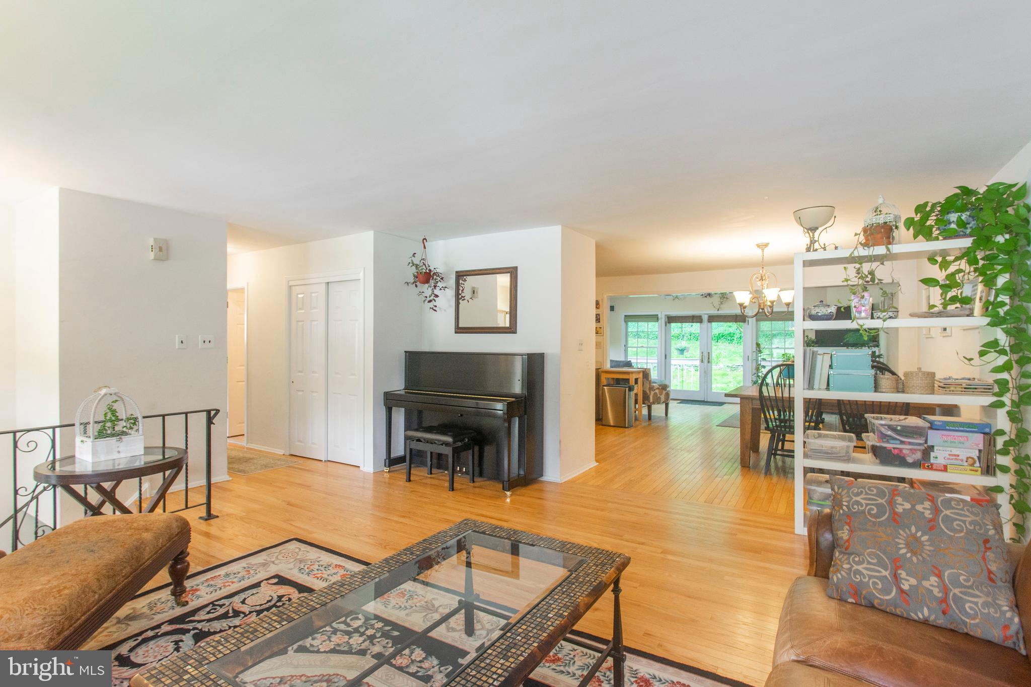 345 Golf Hills Road Havertown, PA 19083 - Photo 8 of 41 Living Room