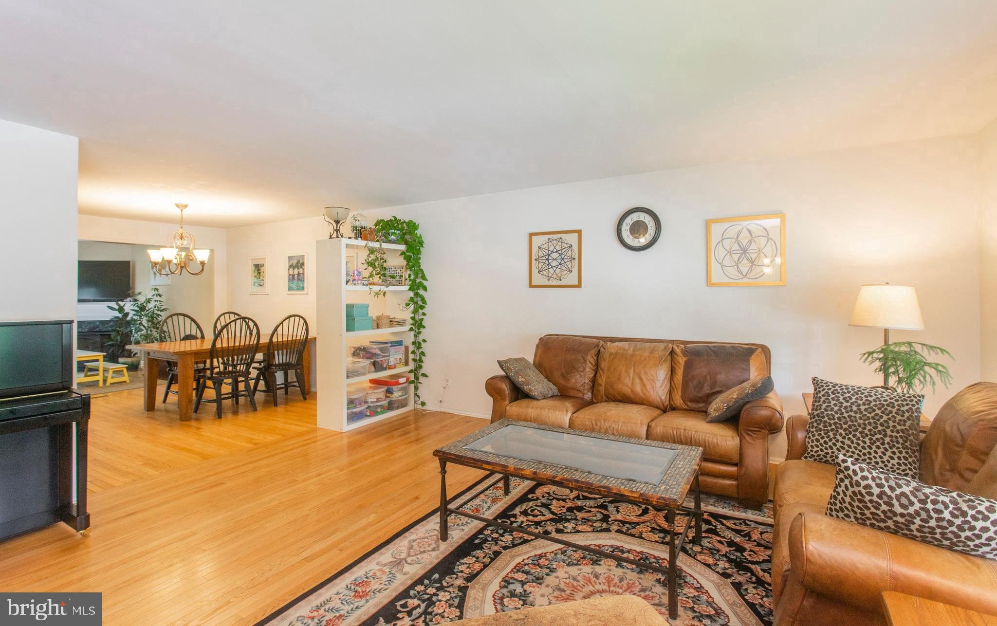 345 Golf Hills Road Havertown, PA 19083 - Photo 9 of 41 Living Room