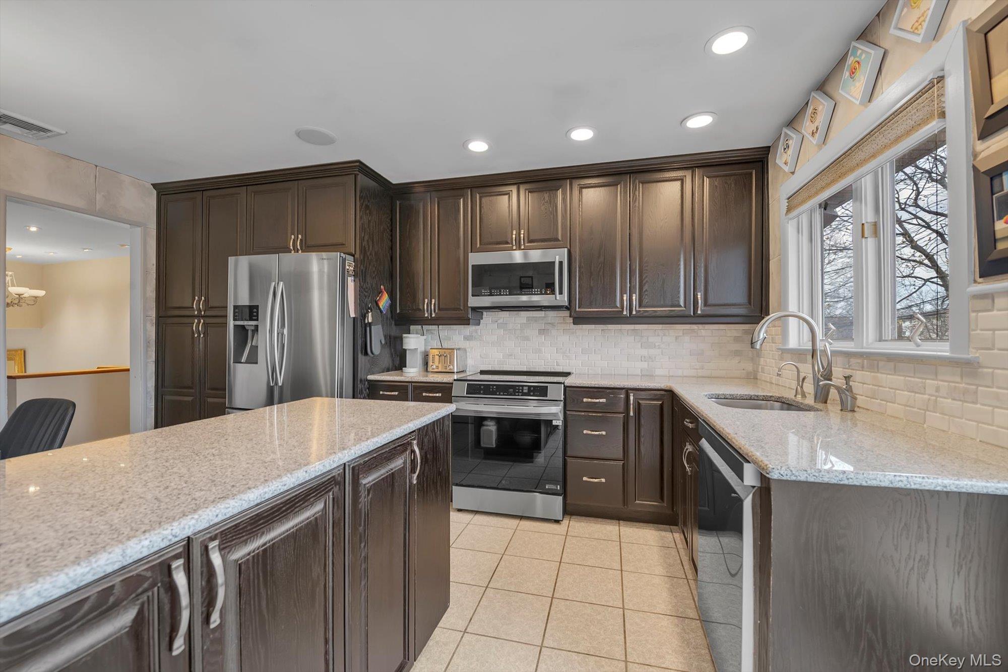 849 Flanders Drive Valley Stream, NY 11581 - Photo 7 of 23