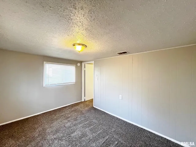 $899 | 1219 West Purtscher Drive, Peoria, IL 61614