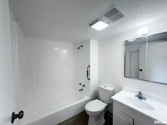 $899 | 1219 West Purtscher Drive, Peoria, IL 61614