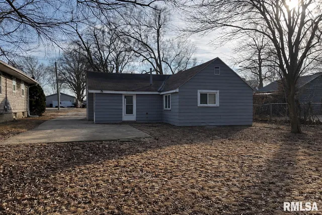 $899 | 1219 West Purtscher Drive, Peoria, IL 61614