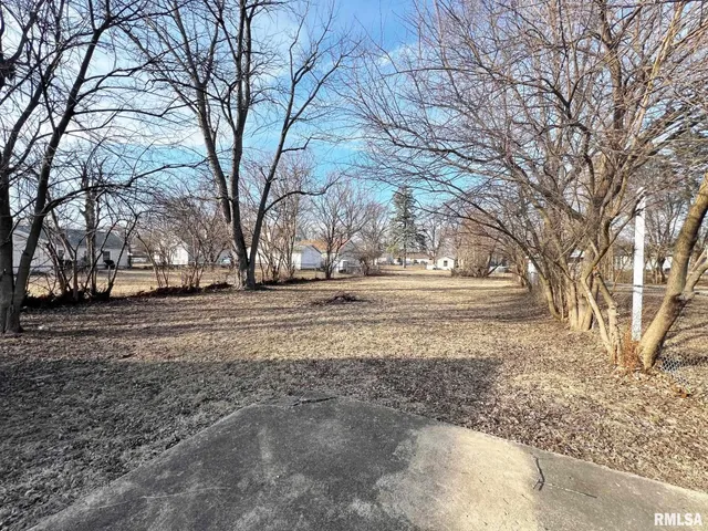 $899 | 1219 West Purtscher Drive, Peoria, IL 61614