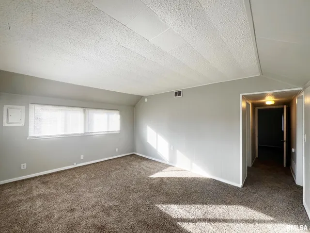 $899 | 1219 West Purtscher Drive, Peoria, IL 61614