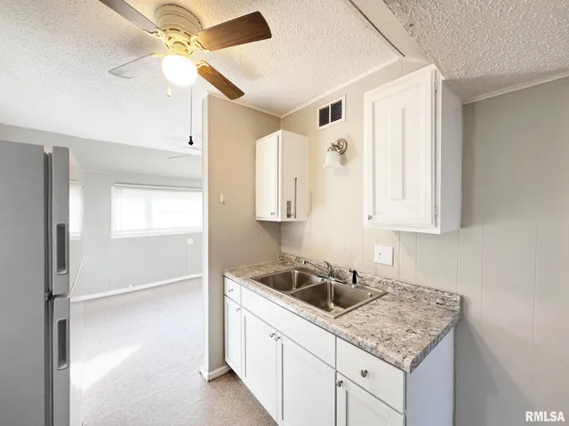 $899 | 1219 West Purtscher Drive, Peoria, IL 61614