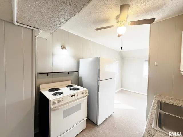 $899 | 1219 West Purtscher Drive, Peoria, IL 61614