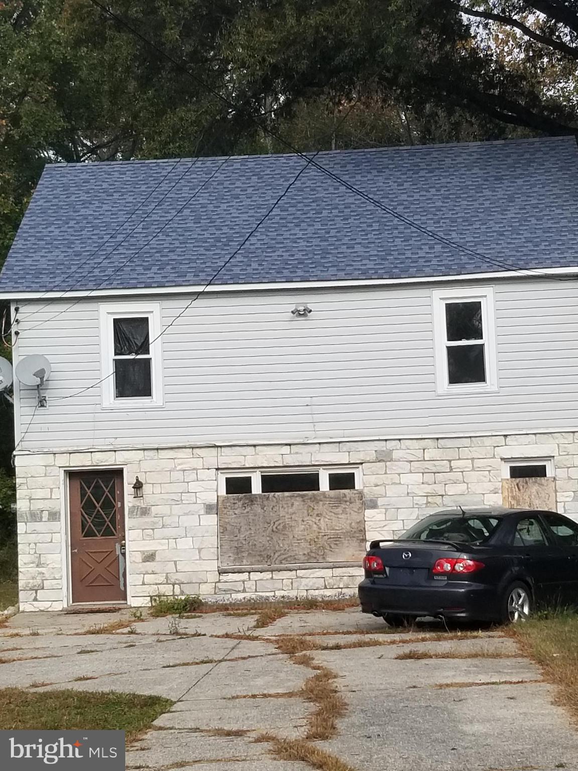 27 East Line Street Penns Grove, NJ 08069 - Photo 2 of 19