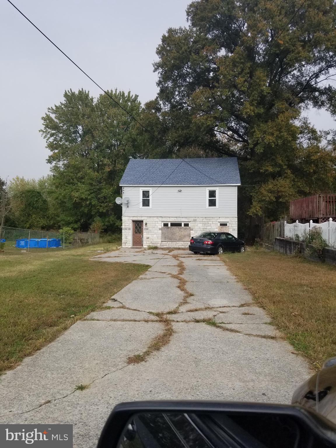 27 East Line Street Penns Grove, NJ 08069 - Photo 3 of 19