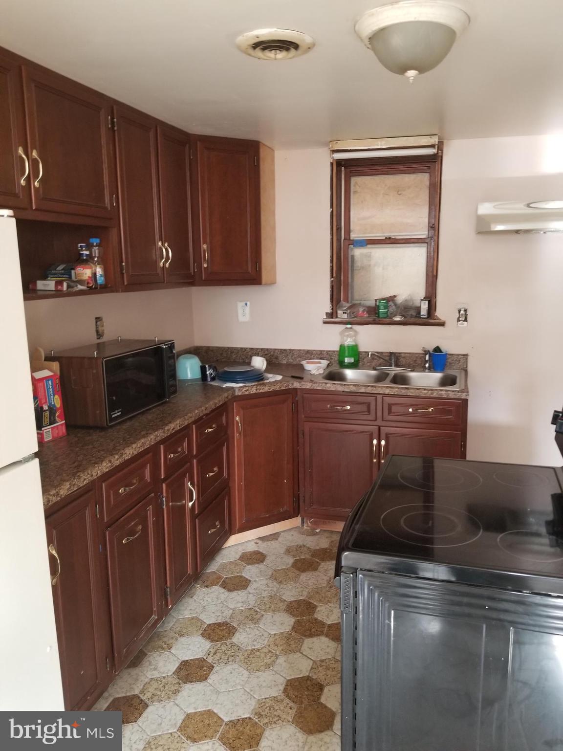 27 East Line Street Penns Grove, NJ 08069 - Photo 4 of 19