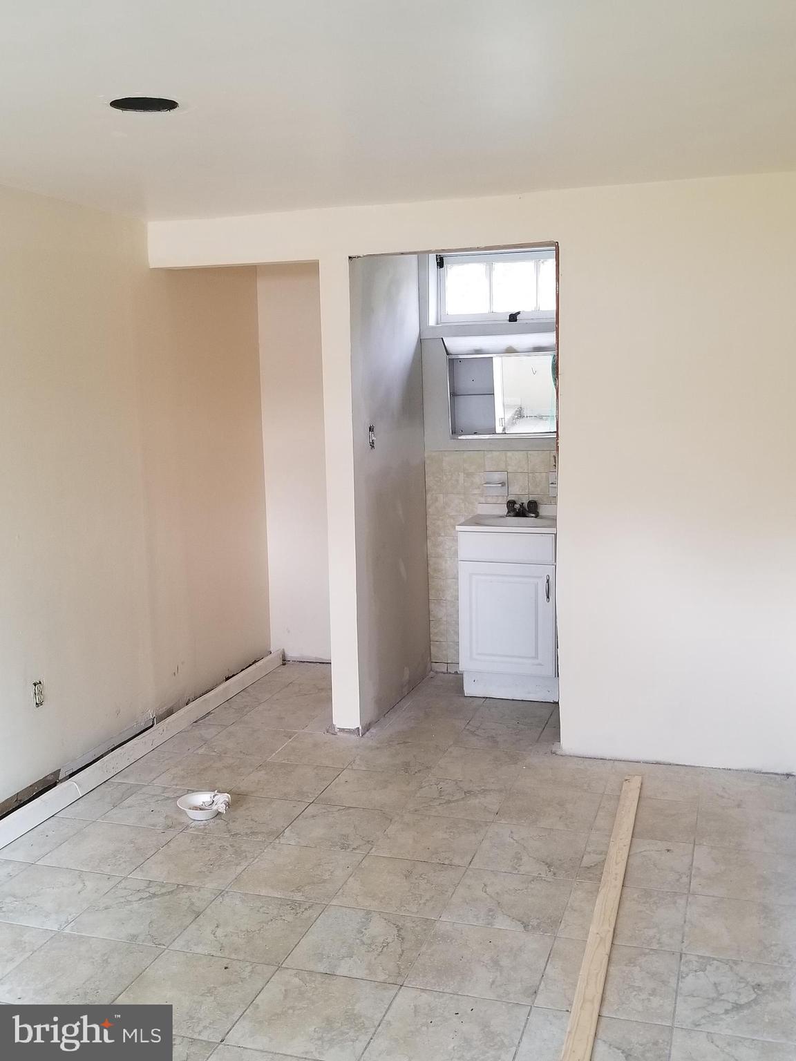 27 East Line Street Penns Grove, NJ 08069 - Photo 8 of 19