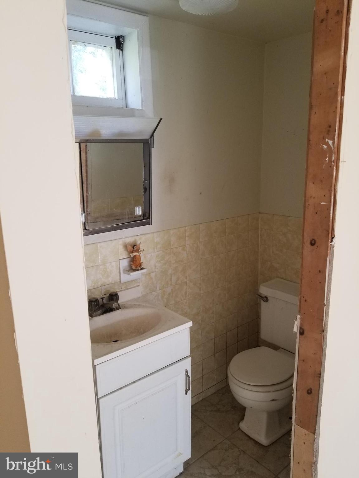 27 East Line Street Penns Grove, NJ 08069 - Photo 9 of 19