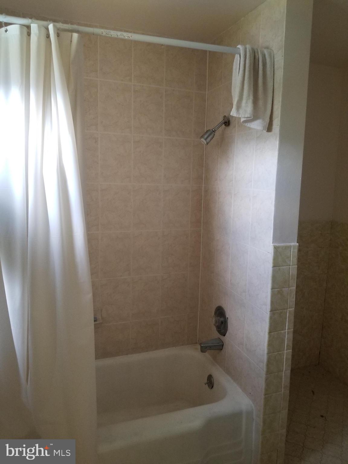 27 East Line Street Penns Grove, NJ 08069 - Photo 10 of 19