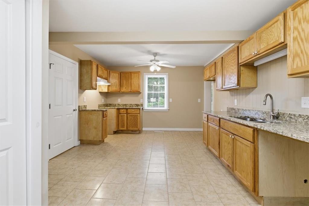 305 Grove Avenue Southeast Lindale, GA 30147 - Photo 11 of 36