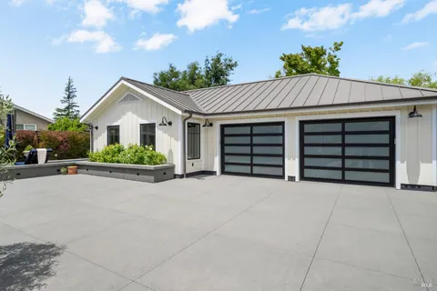 $2,975,000 | 470 Harrington Drive, Sonoma, CA 95476